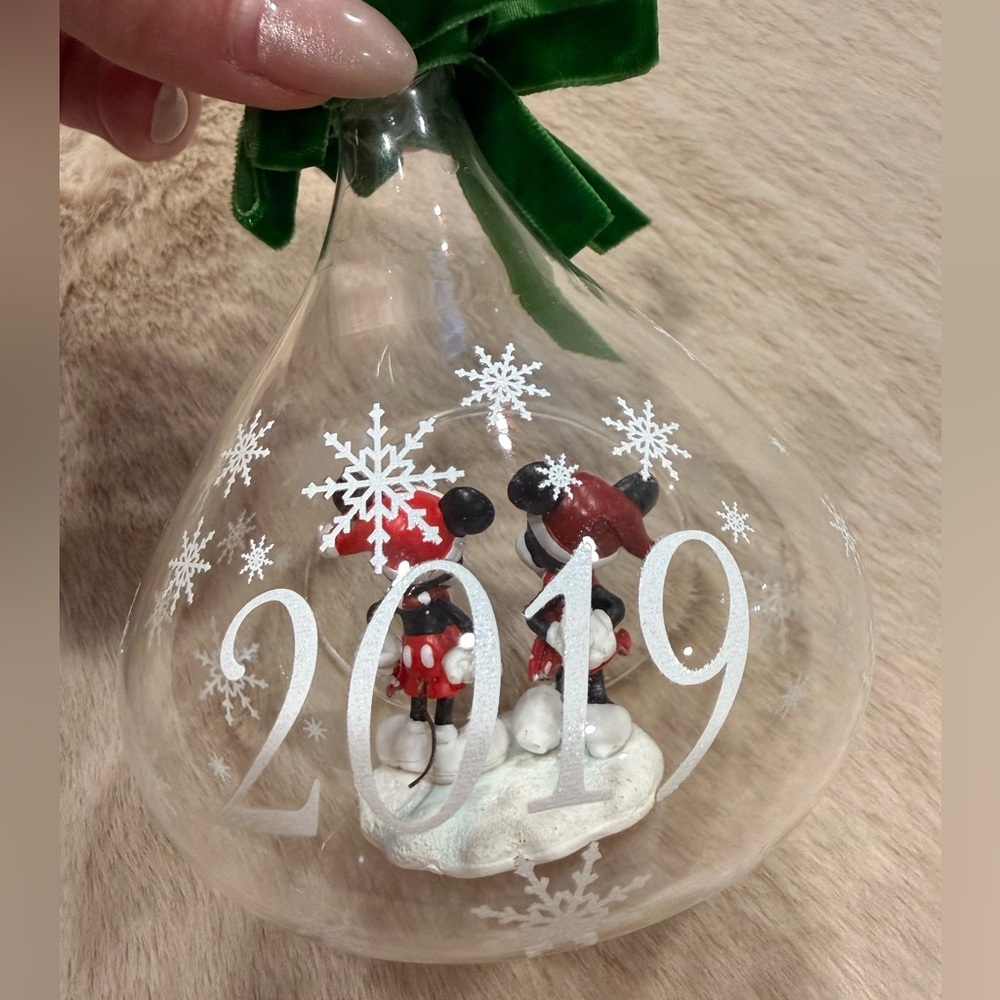 Disney Mickey & Minnie 2019 Glass Globe Christmas Ornament - Picture 2 of 3